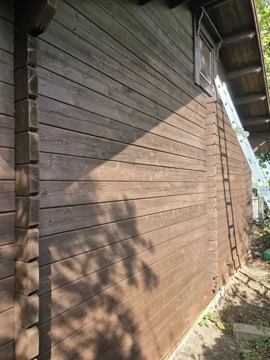 Close view of the cabin timber cladding